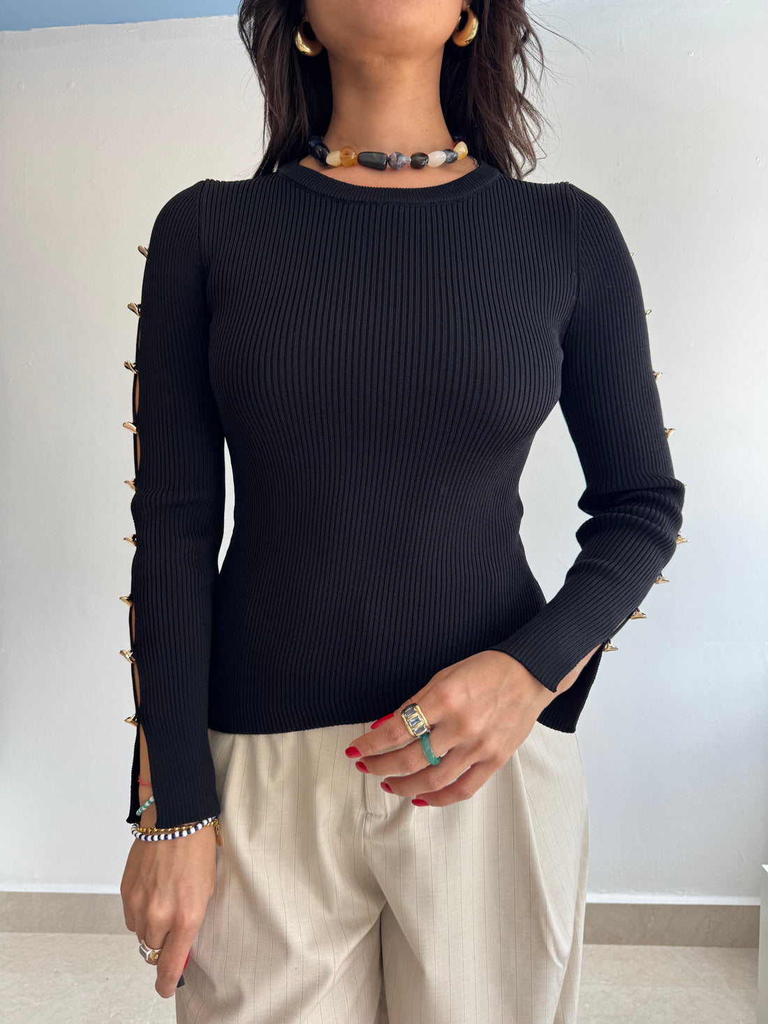 BLACK SWEATER