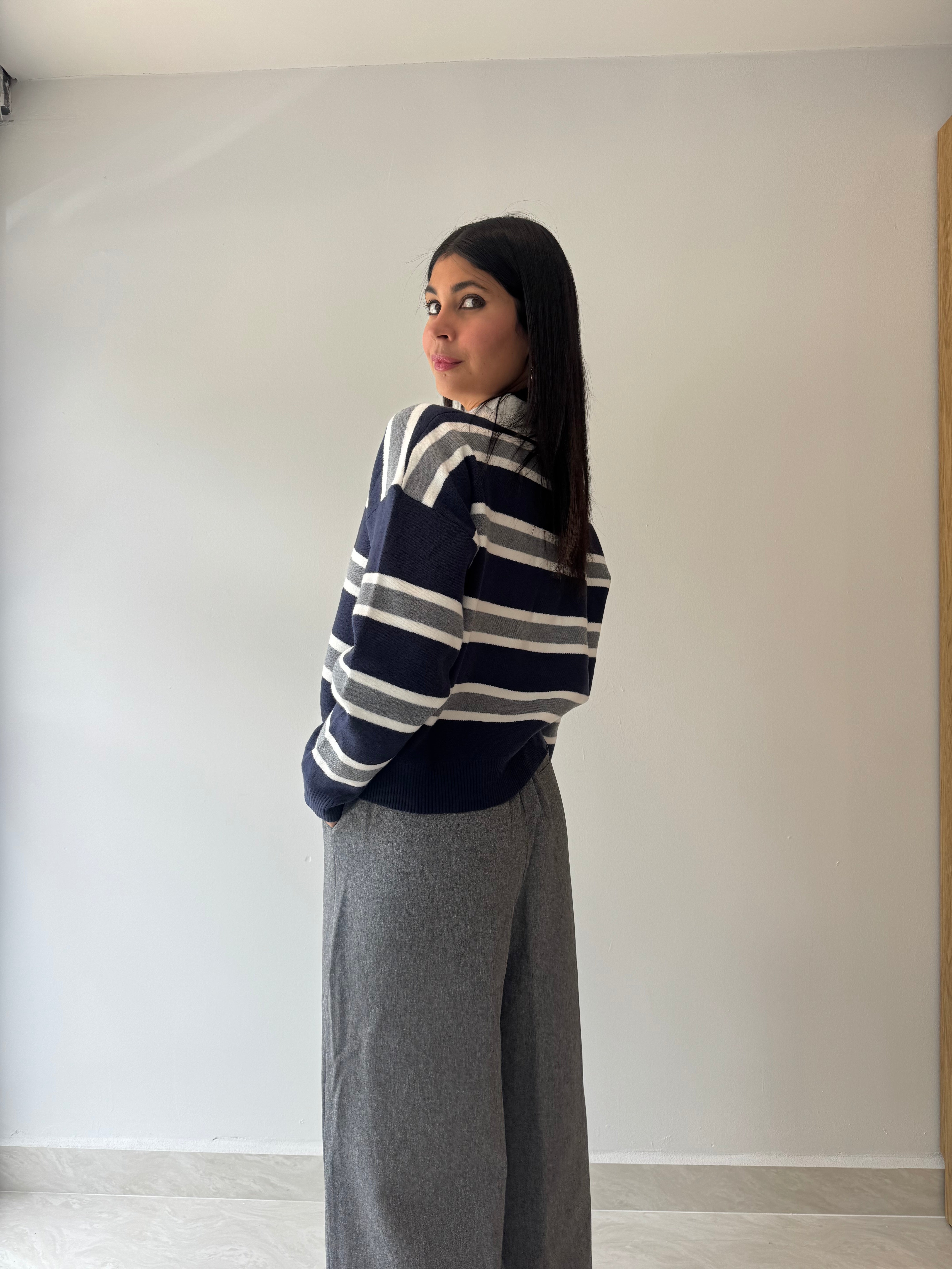 NAVY SWEATER