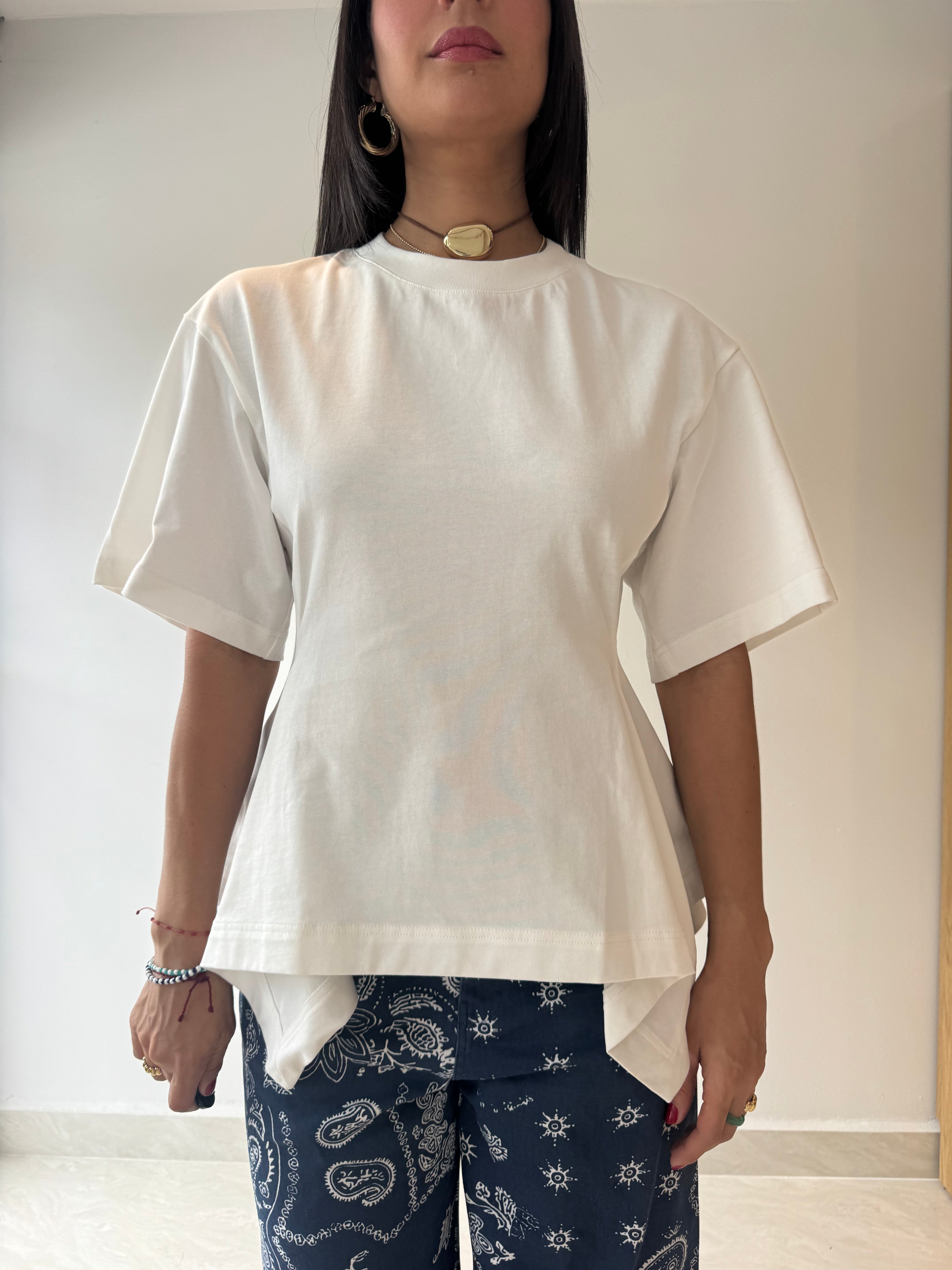 WHITE T-SHIRT