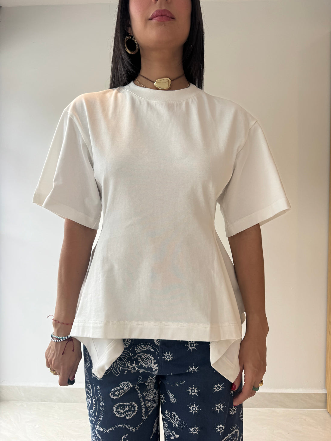 WHITE T-SHIRT