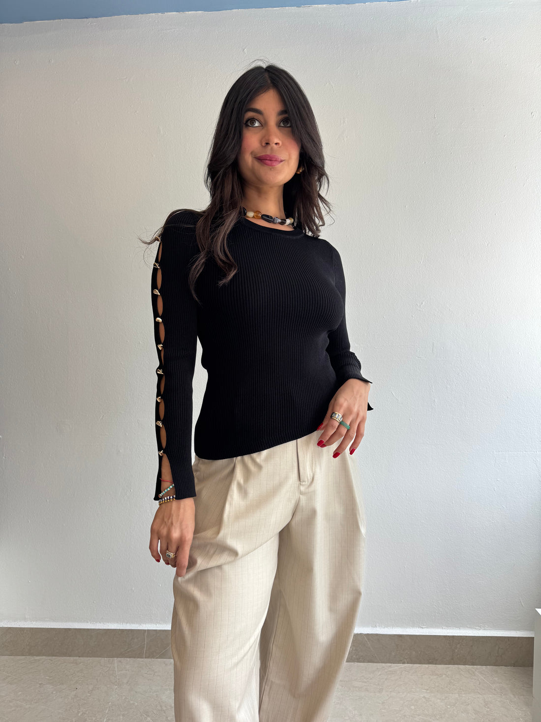 BLACK SWEATER