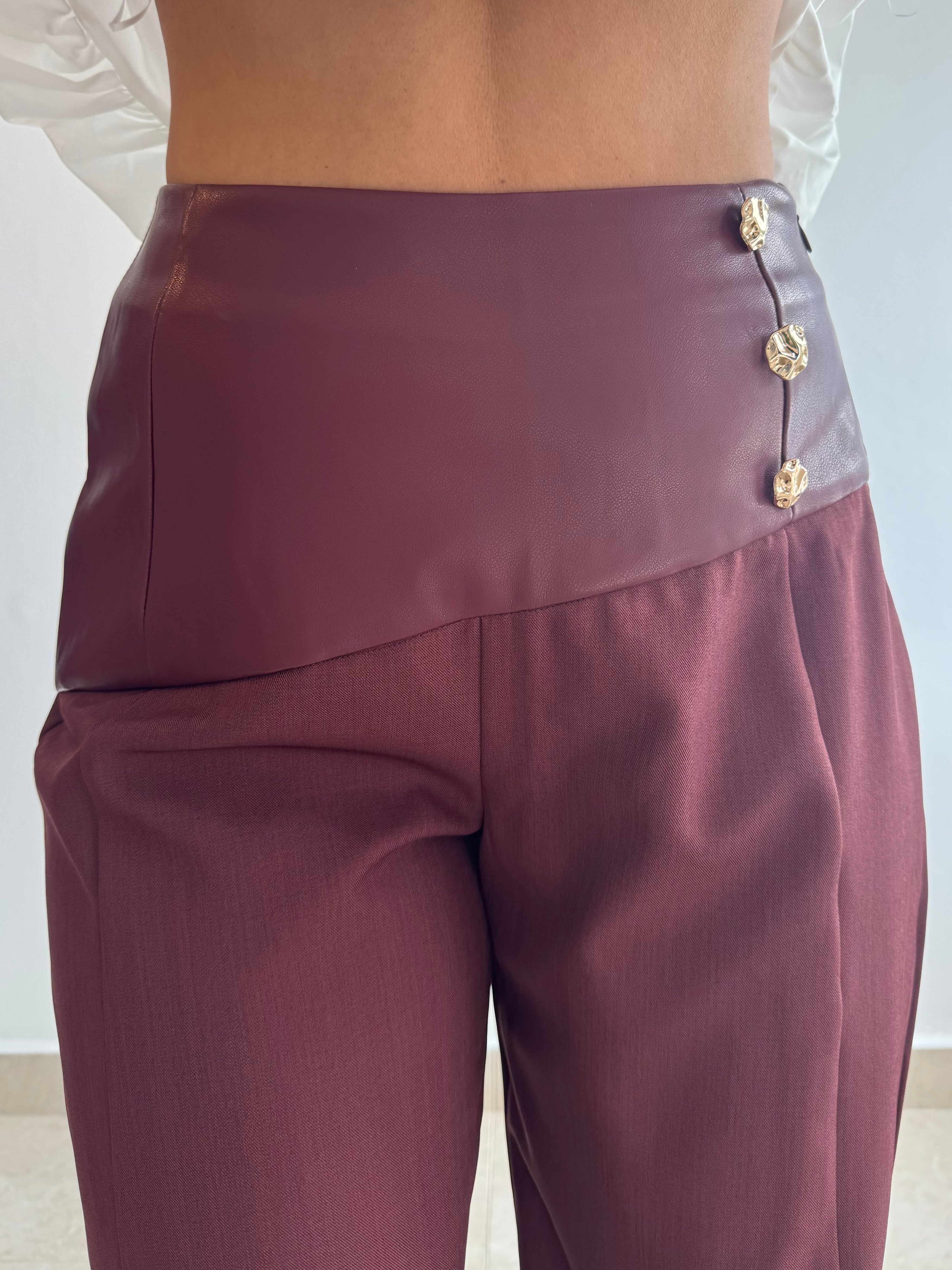 LEATHER PANTS