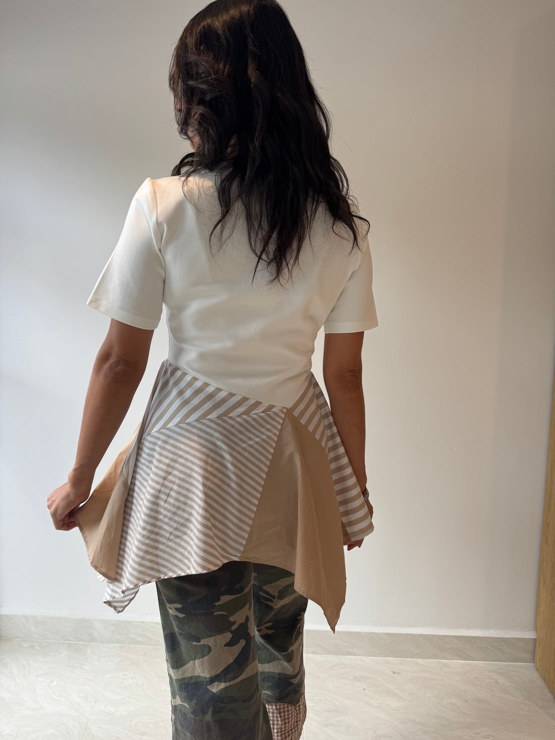 BEIGE TOP