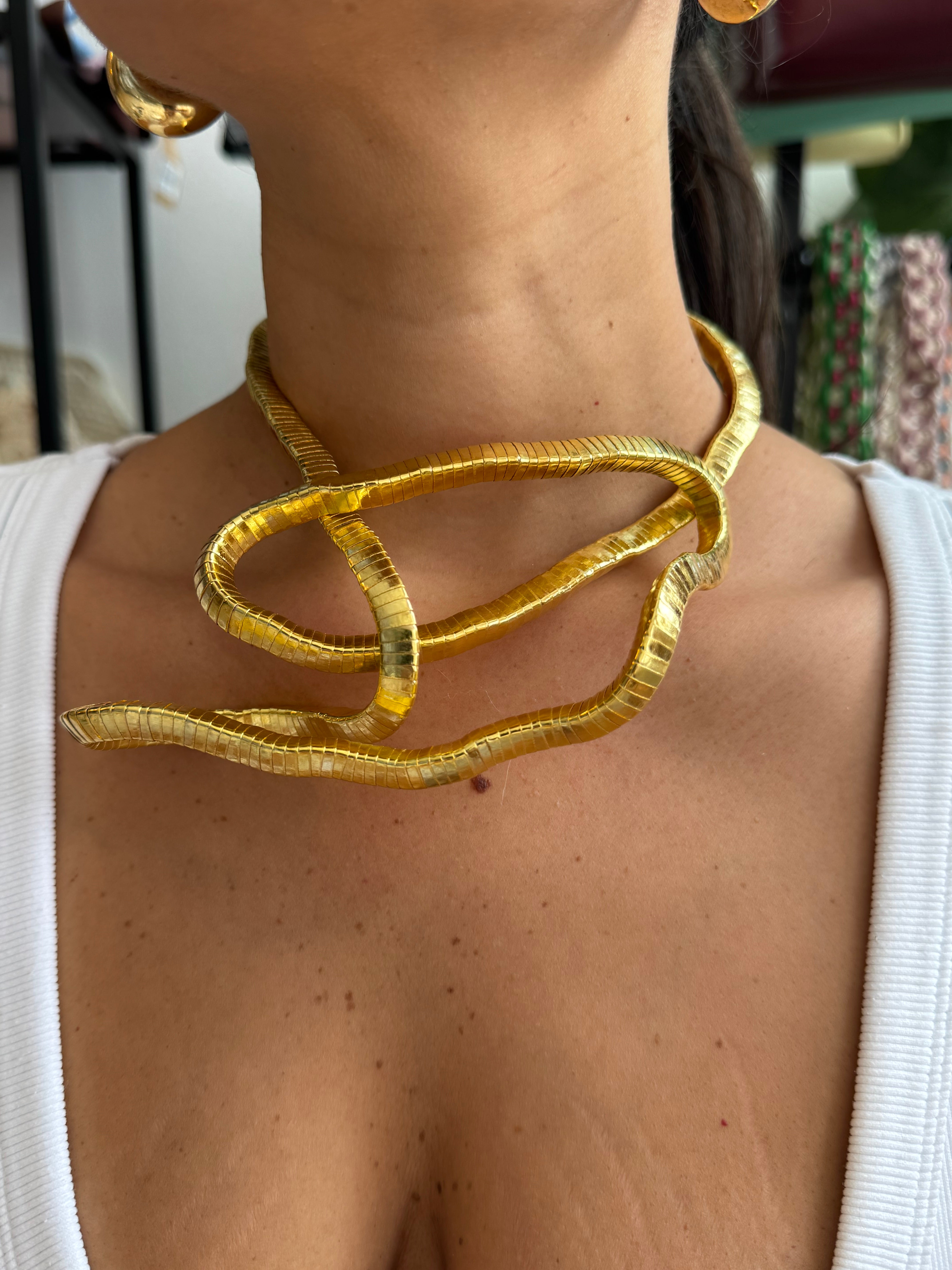 GOLD NECKLACE